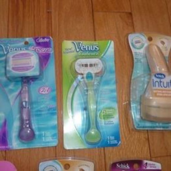 Ladies Gillette and Schick Razors  TAKE ALL FOR ONE LOT DEAL!! - Picture 3 of 6